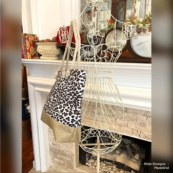 LAST 1! Large Animal Print Contrast Rope Strap Zip Closure Tote! - Picture 6 of 7